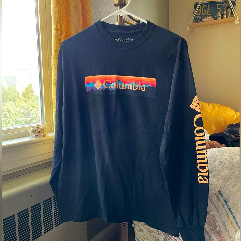 Columbia black graphic mountain cotton long sleeve
